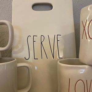Rae Dunn “Serve” cutting and serving board